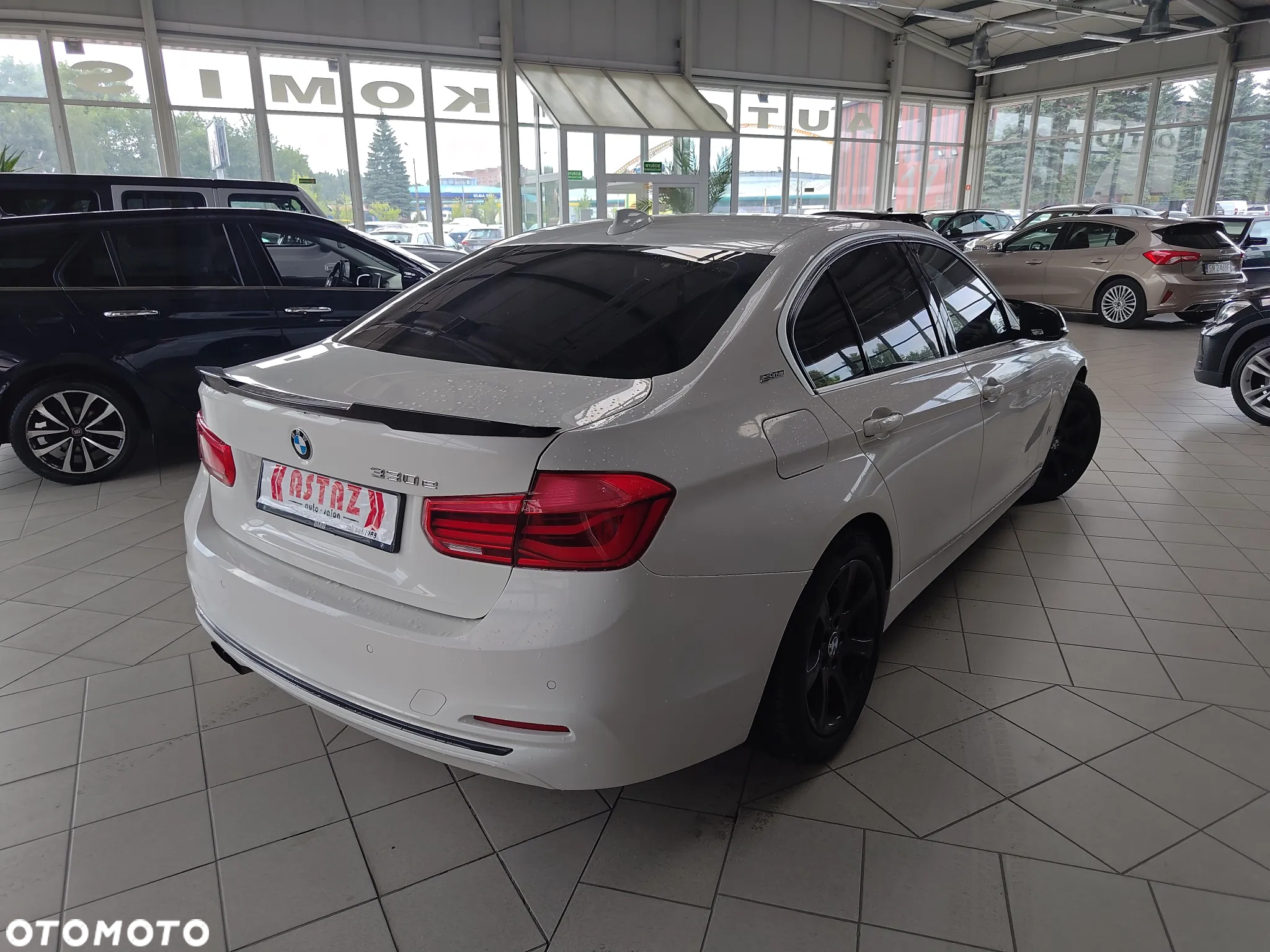 BMW Seria 3 330e iPerformance M Sport Shadow - 12