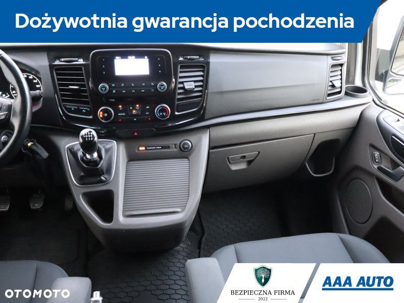 Ford Tourneo Custom - 9