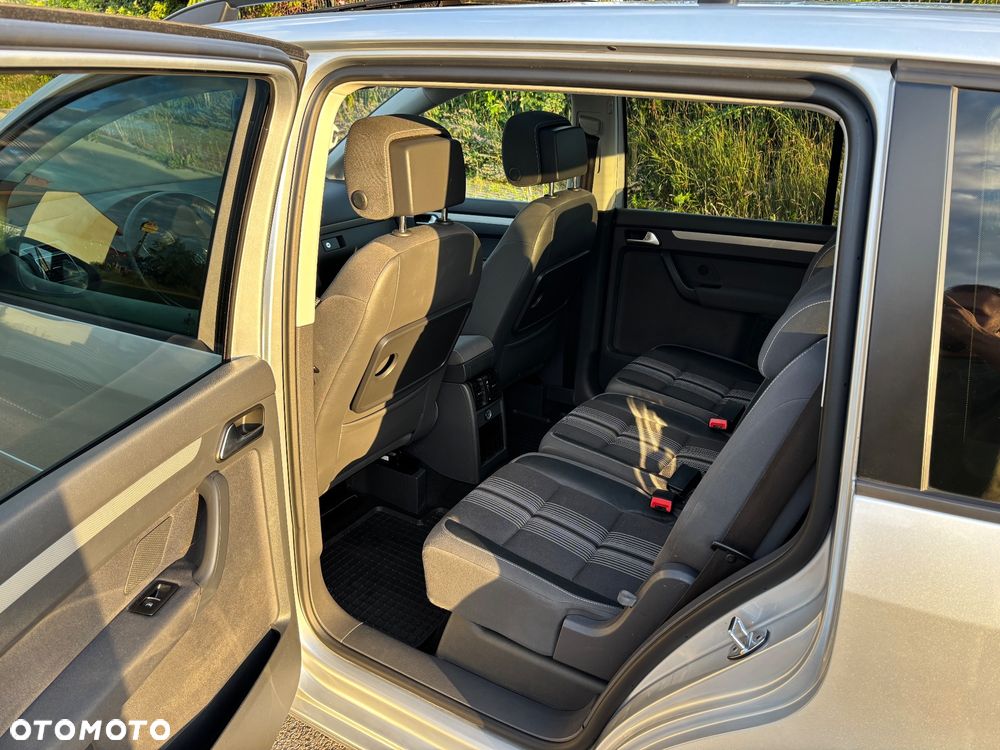 Volkswagen Touran - 10