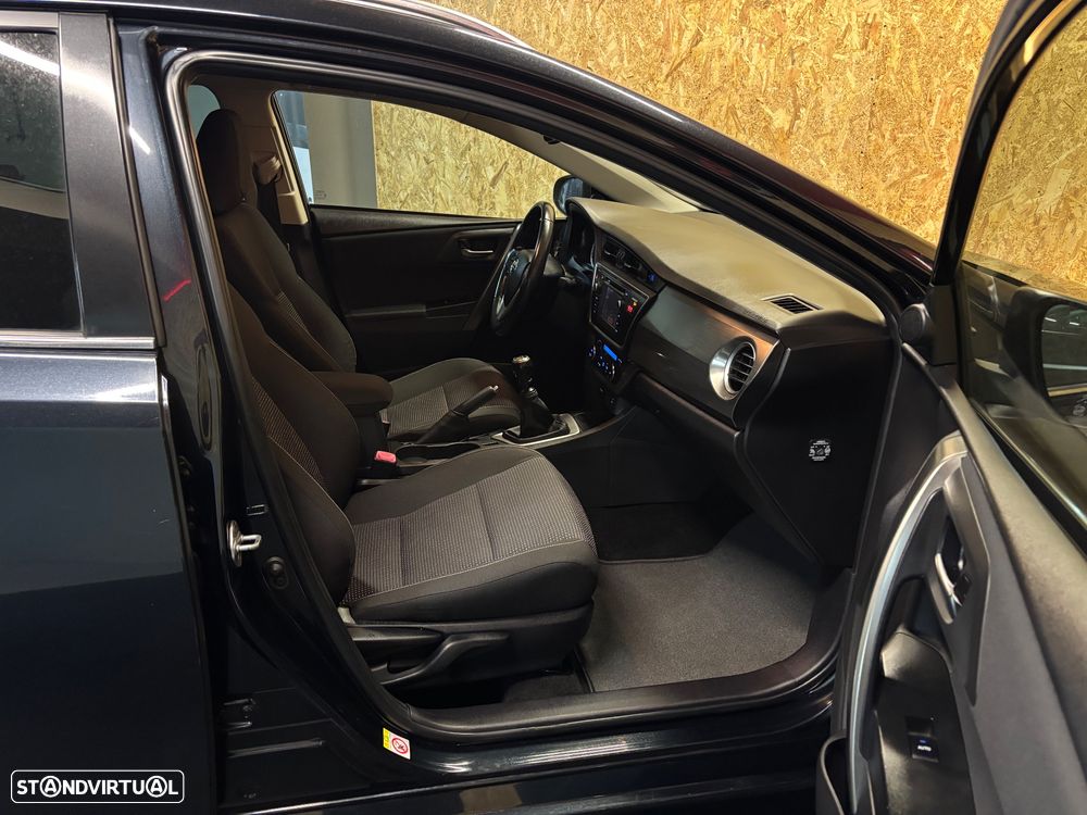 Toyota Auris Touring Sports ver-1-4-d--4d-c-plusp-techoplusp-sport - 10