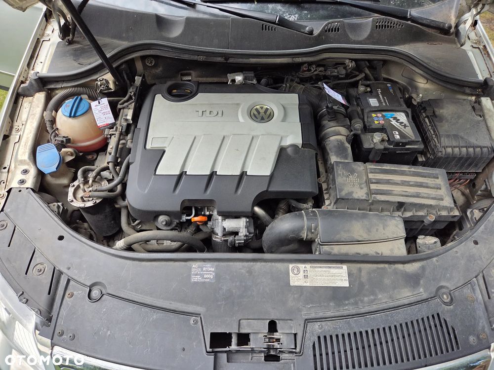 Volkswagen Passat 2.0 TDI Comfortline - 11