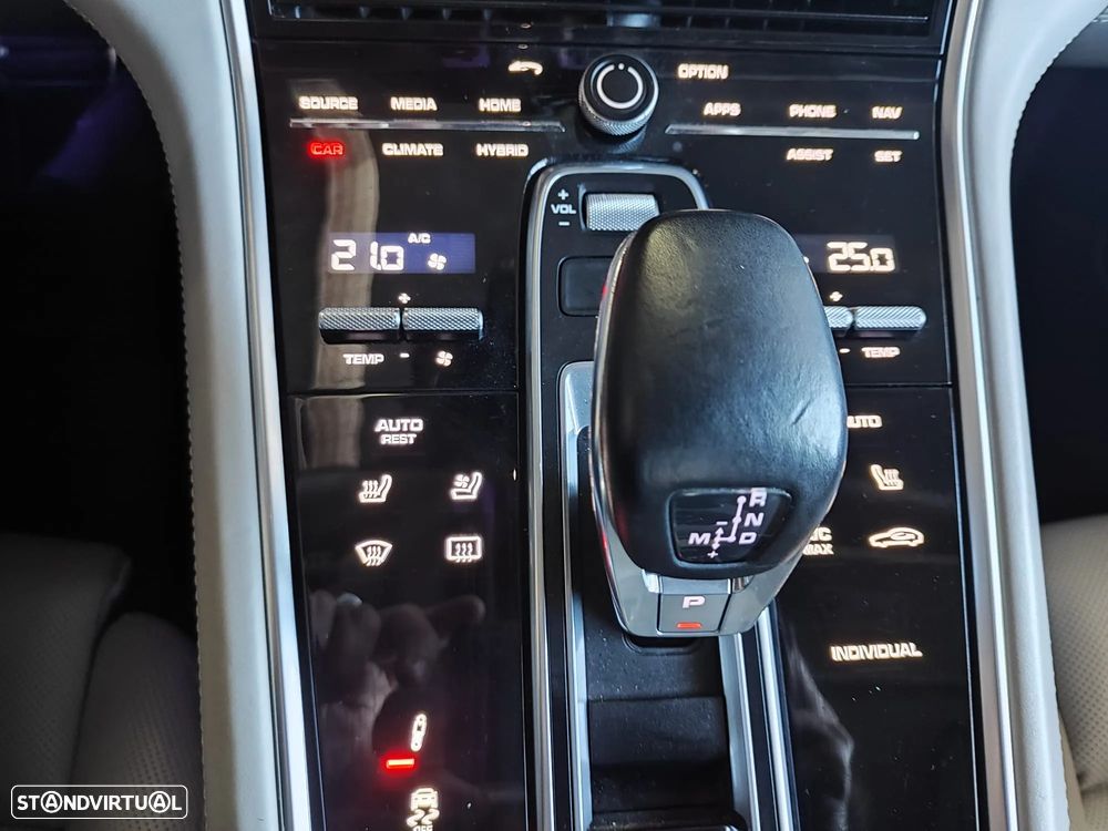 Porsche Panamera 4 E-Hybrid Platinum Edition - 43