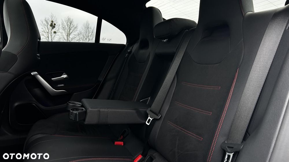 Mercedes-Benz CLA 220 4-Matic AMG Line 7G-DCT - 26