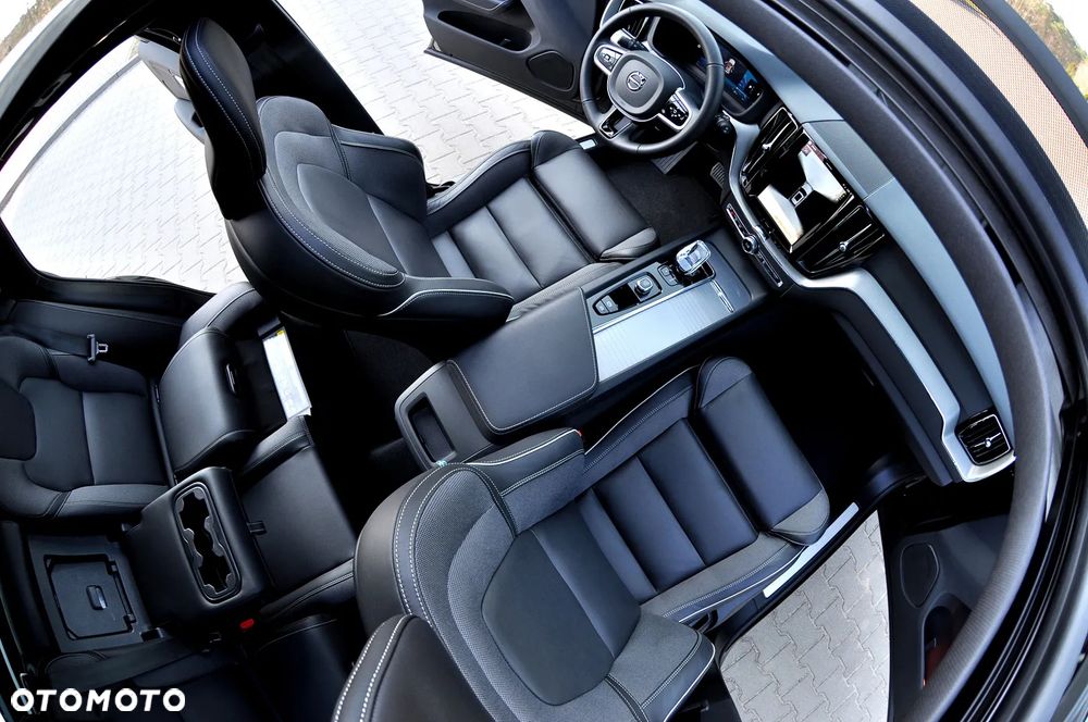 Volvo XC 60 B5 B AWD Plus Black Edition - 21