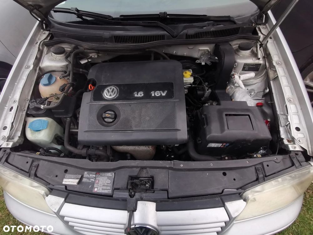 Volkswagen Bora Variant 1.6 - 12