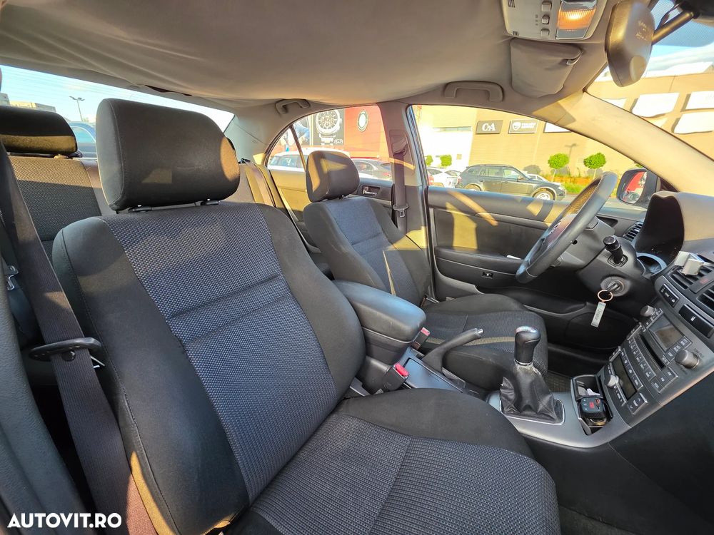 Toyota Avensis 1.8 Executiv - 11