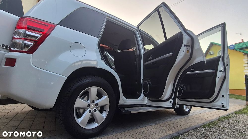 Suzuki Grand Vitara 2.0 Comfort + Family - 30