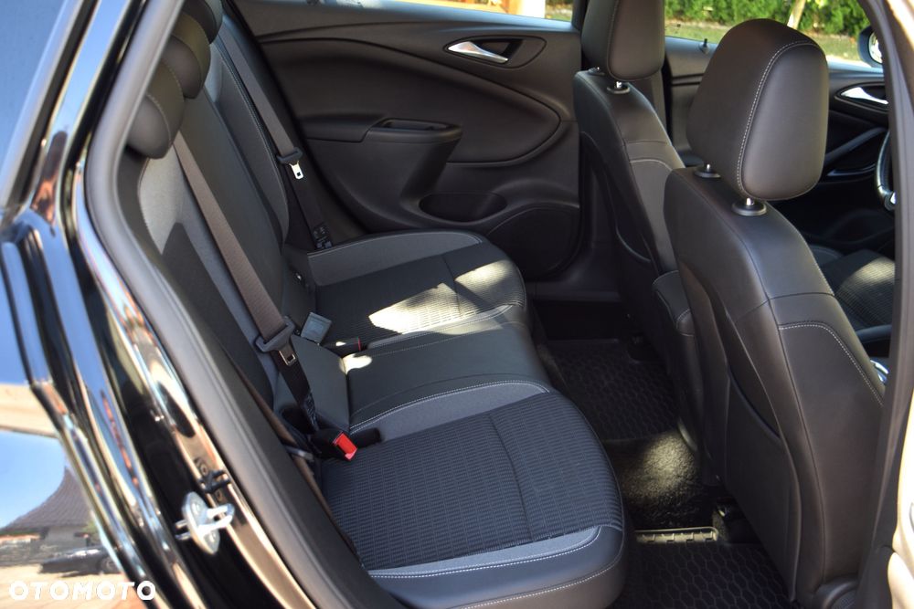 Opel Astra 1.2 T Elegance S&S - 25
