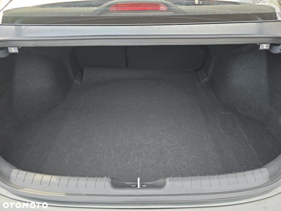 Hyundai Elantra - 17