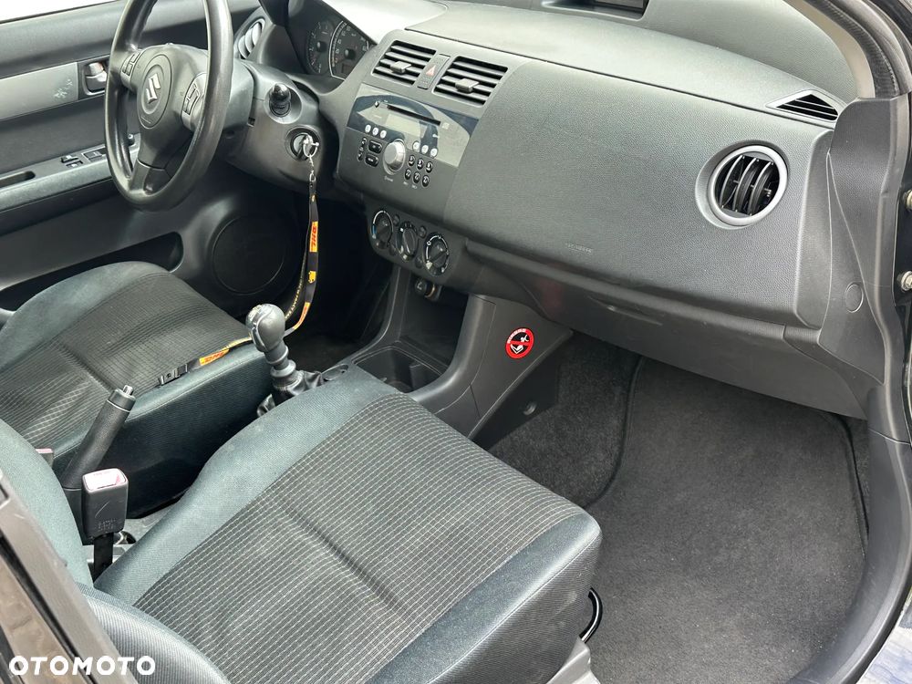 Suzuki Swift 1.3 DDiS 16v GLX - 6