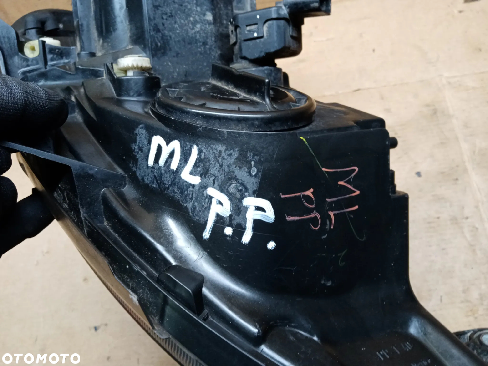 Lampa prawy przód przednia prawa Mercedes ML W163 - 8