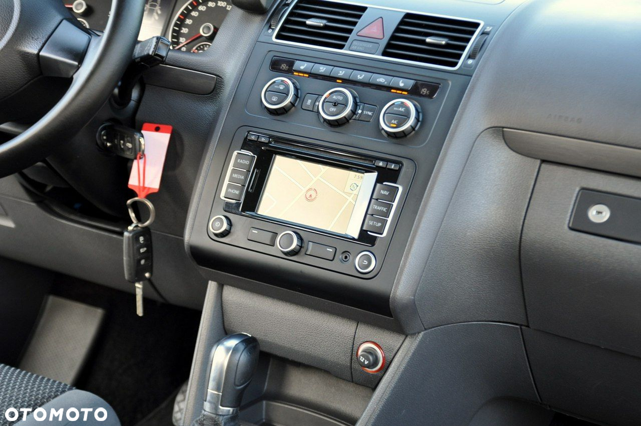 Volkswagen Touran - 26