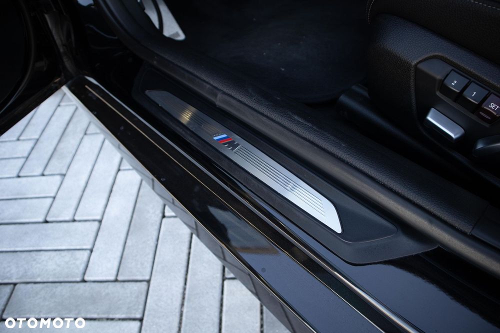 BMW Seria 3 330i xDrive M Sport - 24