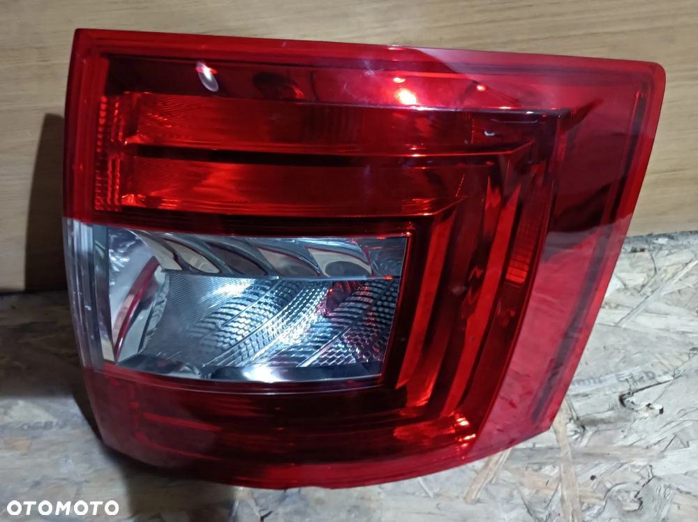 LAMPA TYLNA PRAWA SKODA OCTAVIA III 13- KOMBI 5E9945096 - 2
