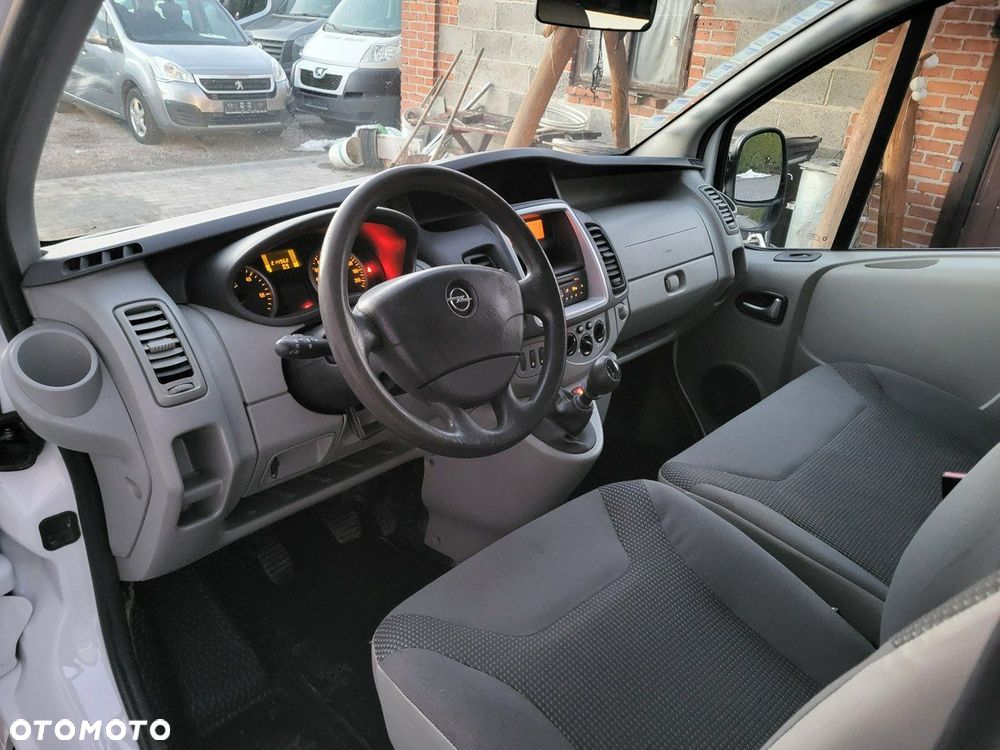 Opel Vivaro - 8
