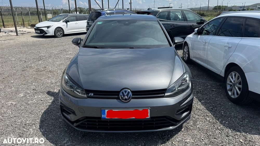 Volkswagen Golf - 1