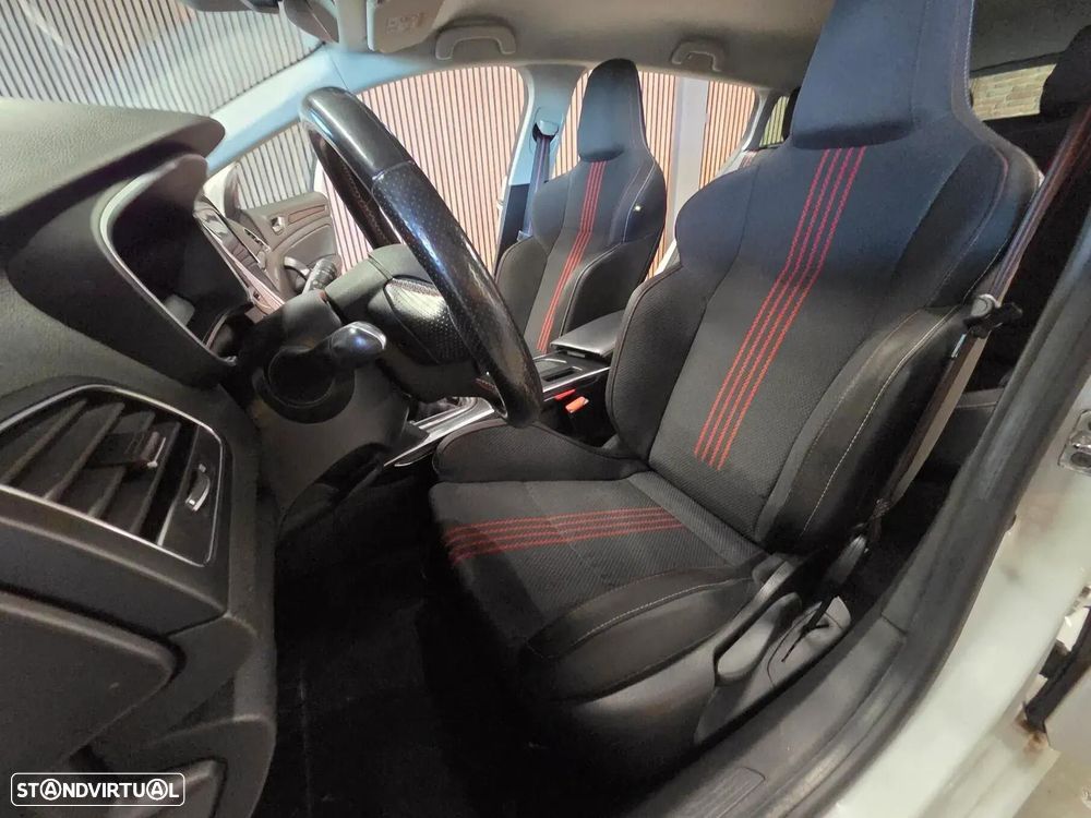 Renault Mégane Sport Tourer 1.5 Blue dCi R.S. Line — fotografia 31