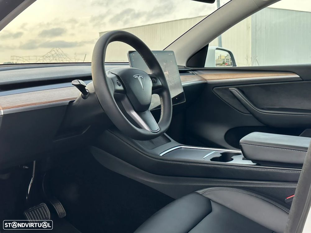 Tesla Model Y Long-Range RWD - 13