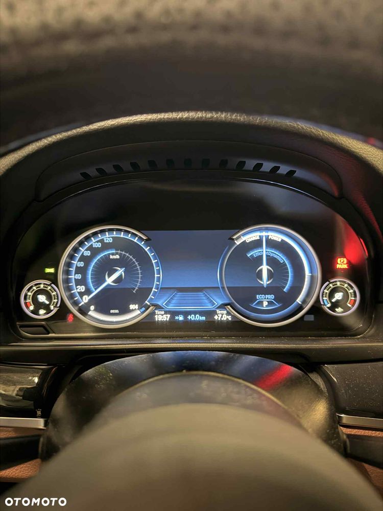 BMW Seria 5 520d xDrive - 10