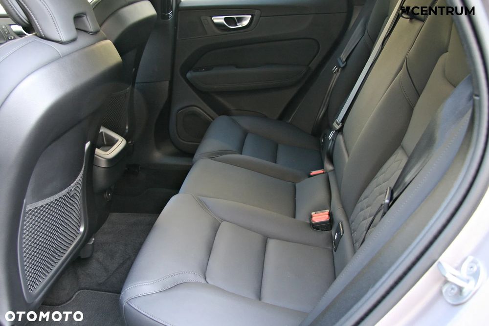Volvo XC 60 B5 B AWD Plus Dark - 10