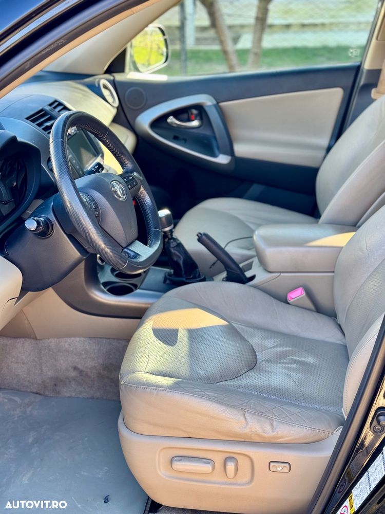 Toyota RAV4 2.2L D-CAT M/T Luxury - 4