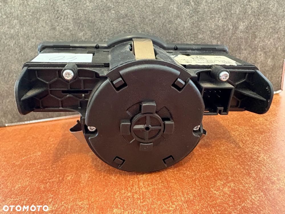 WŁĄCZNIK PRZEŁĄCZNIK ŚWIATEŁ MERCEDES GLK X204 A2129056800 - 2