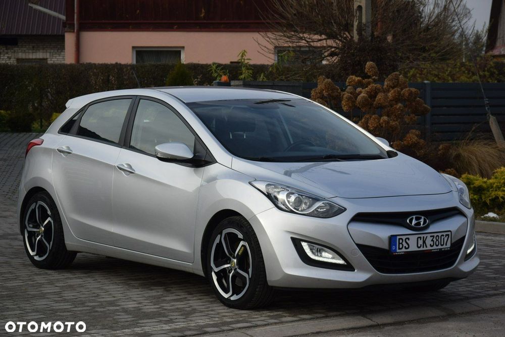 Hyundai i30 1.6 CRDi Fifa World Cup Edition - 1