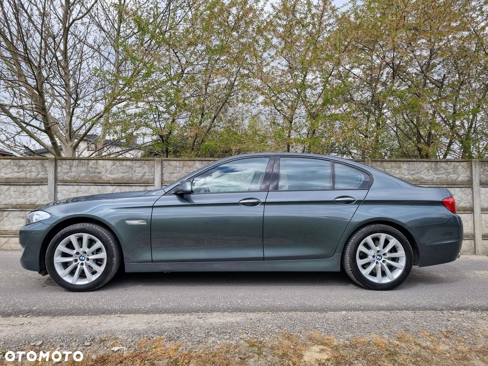 BMW Seria 5 528i Sport-Aut Luxury Line - 3