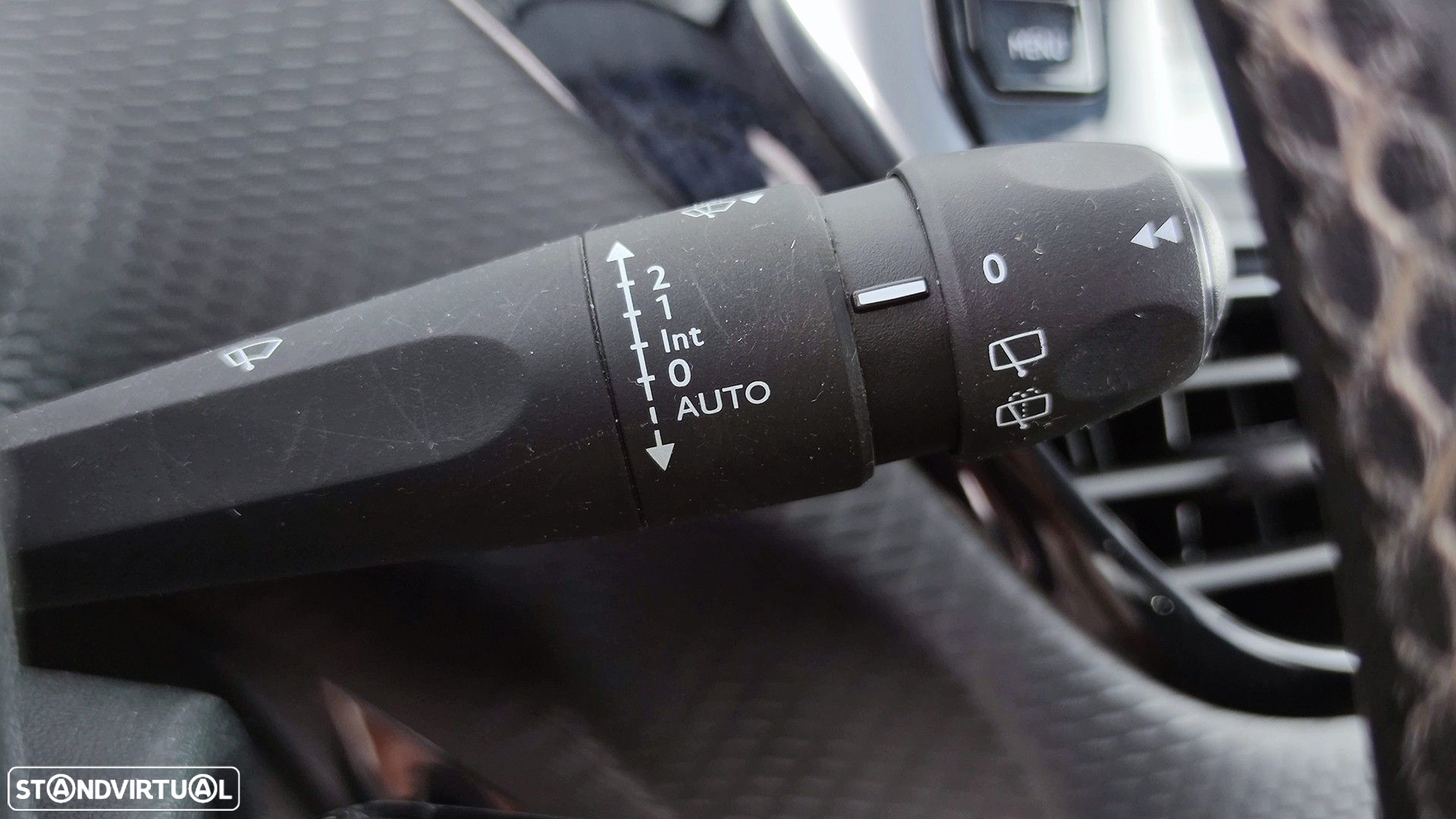 Peugeot 2008 1.2 PureTech Allure EAT6 - 29