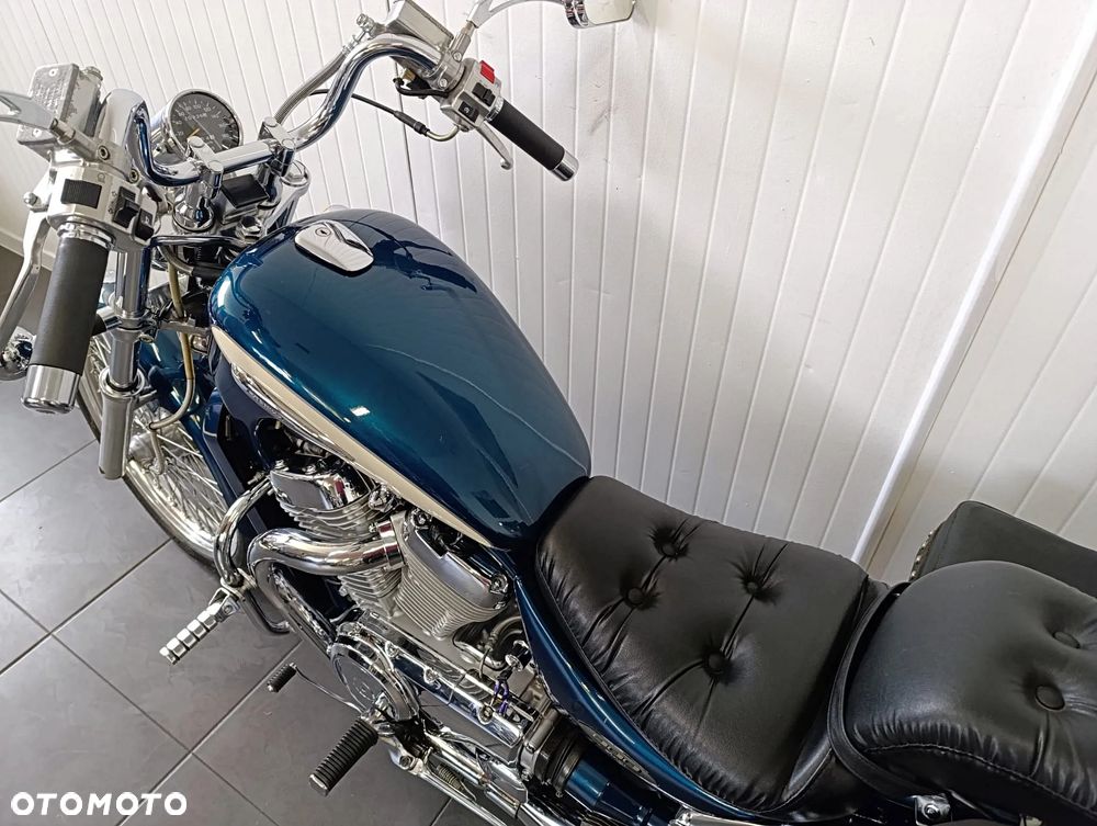 Suzuki Intruder - 11