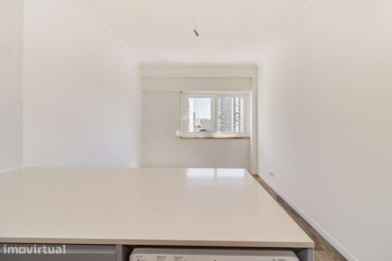Apartamento totalmente remodelado | Elevador - Grande imagem: 4/16