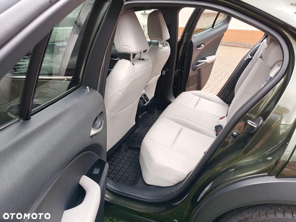 Lexus UX - 4