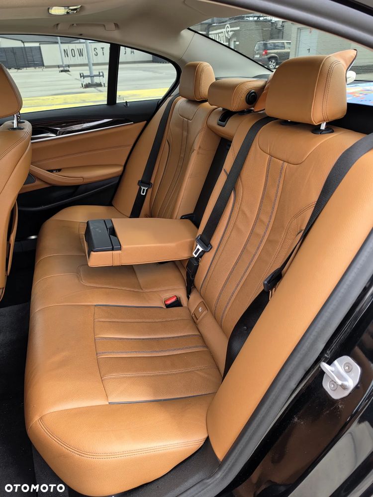 BMW Seria 5 520d xDrive Luxury Line sport - 16