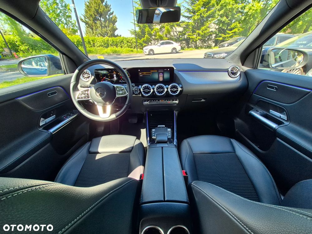 Mercedes-Benz GLA - 12