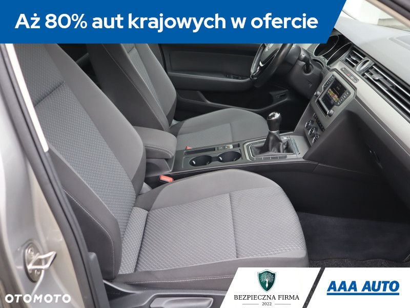 Volkswagen Passat - 10