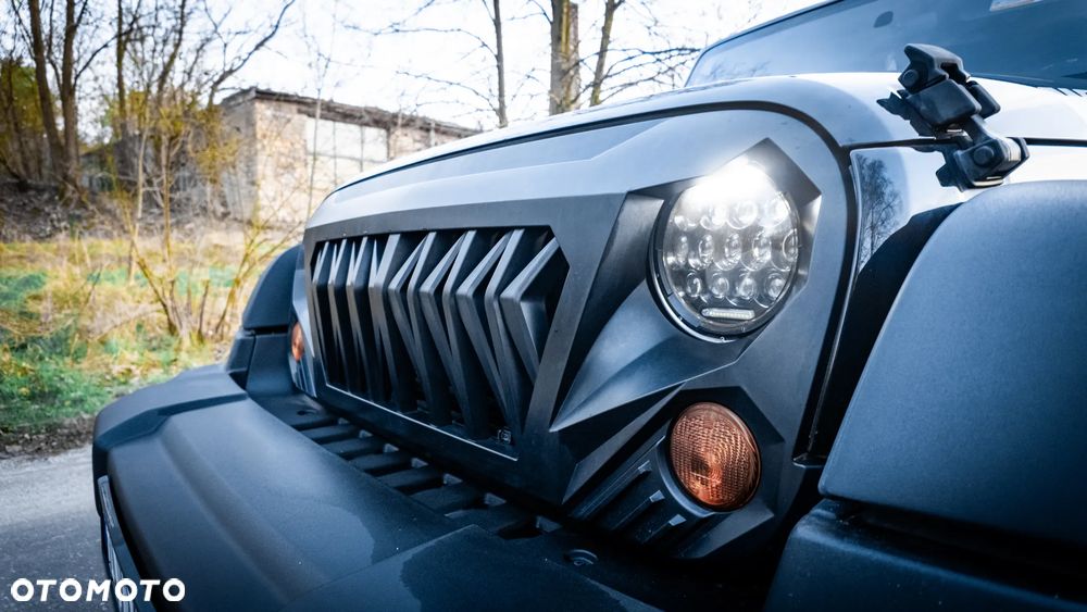 Jeep Wrangler - 12
