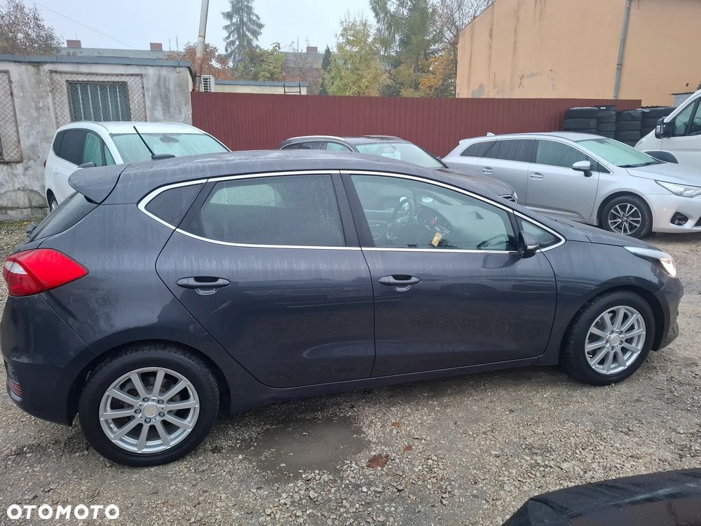 Kia Ceed - 8