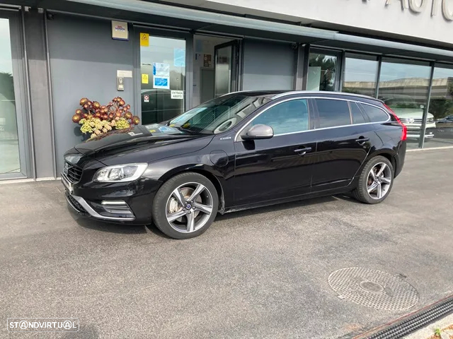 Volvo V60 2.4 D6 R-Design AWD Phev - 4