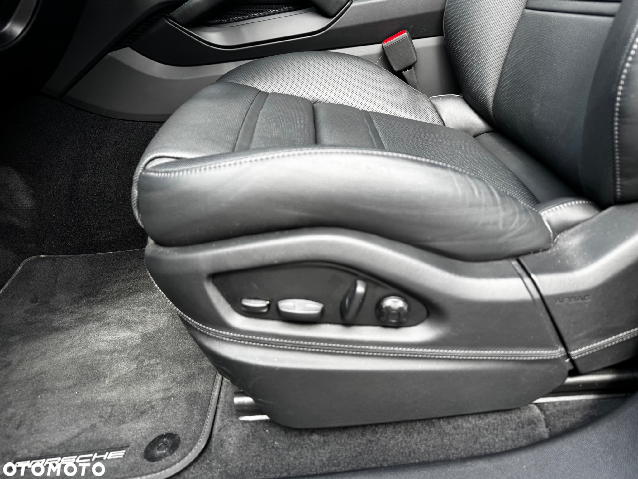 Porsche Cayenne Coupe E-Hybrid PHEV - 20