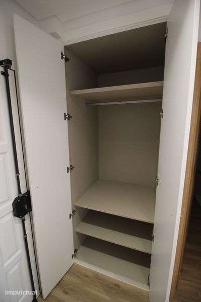 Apartamento T1 à Av.Marquês de Pombal - Grande imagem: 2/12