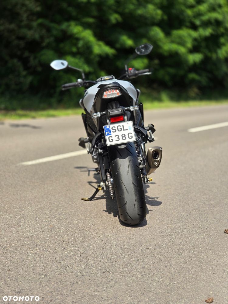 Suzuki GSX 1000 - 28