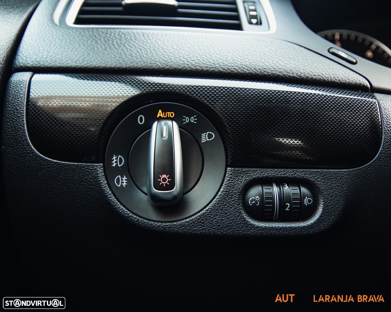 VW Jetta 1.6 TDi Confortline - 29