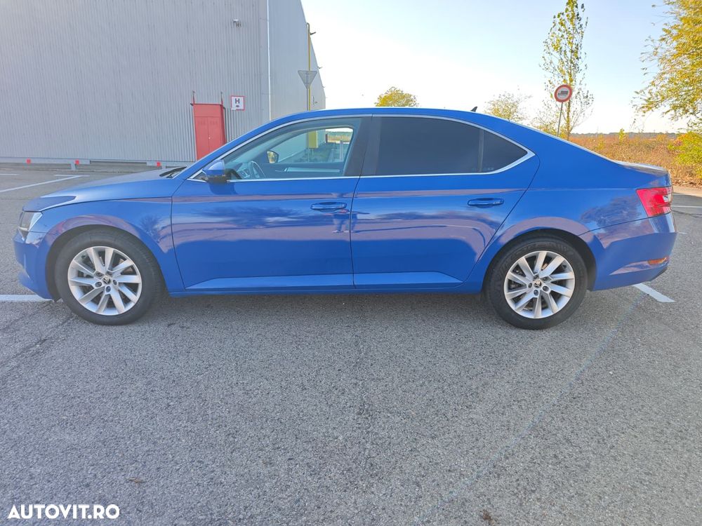 Skoda Superb 2.0 TDI DSG Ambition - 8