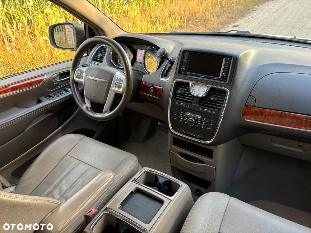 Chrysler Town & Country 3.6 Limited - 14