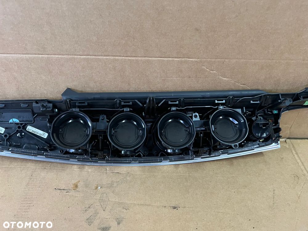 Kratka nawiewu środkowa dekor listwa Mercedes E-Klasa W213 A2136809100 - 9