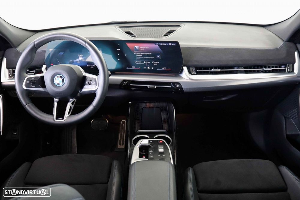 BMW iX2 eDrive20 Pack Desportivo M - 32
