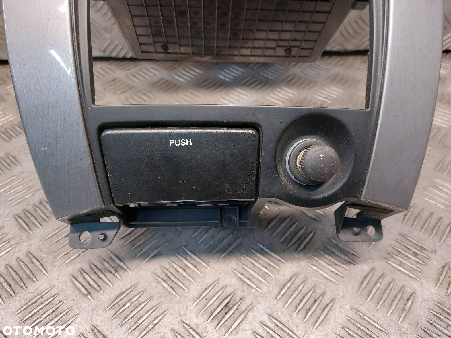 RAMKA KONSOLI ŚRODKOWEJ + LEWARKA BIEGÓW  HYUNDAI TUCSON I 84651-2E000 - 9