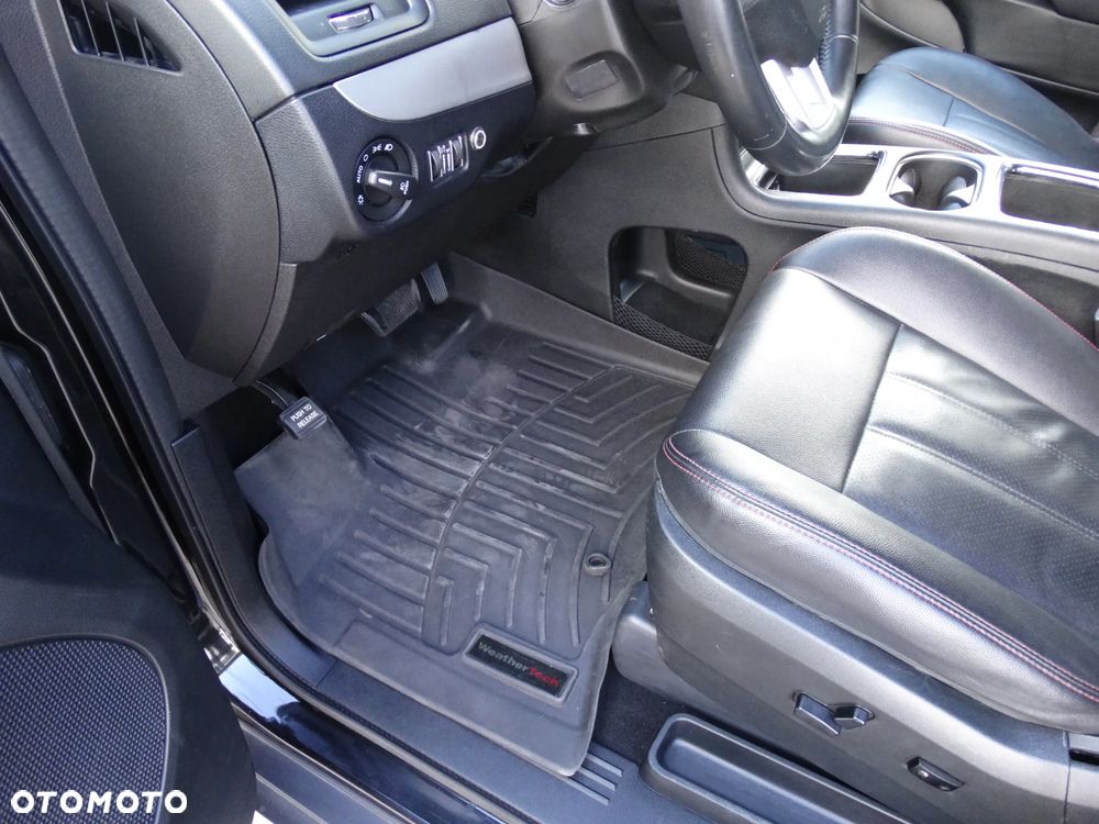 Dodge Grand Caravan 3.6 R/T - 33