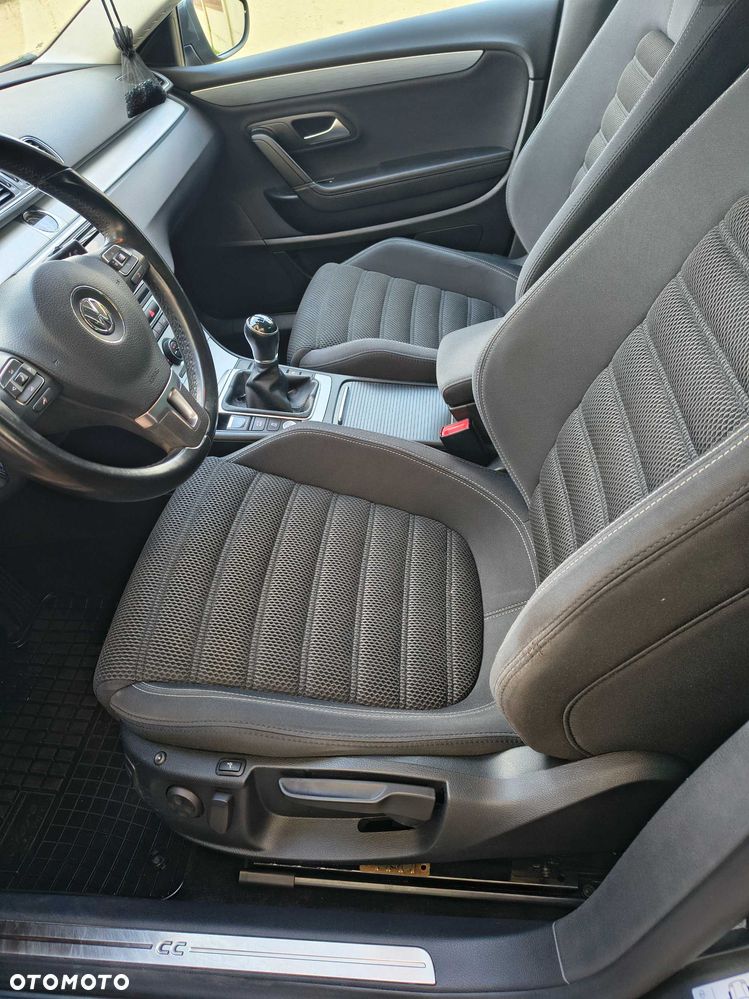 Volkswagen Passat CC - 8