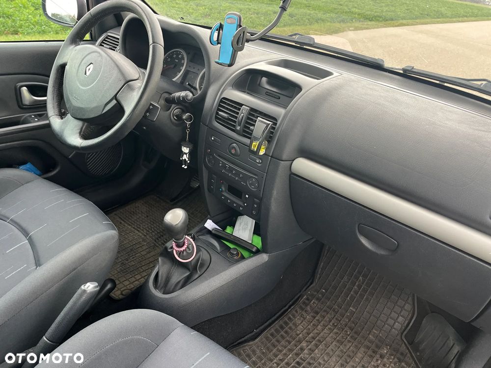 Renault Clio - 22